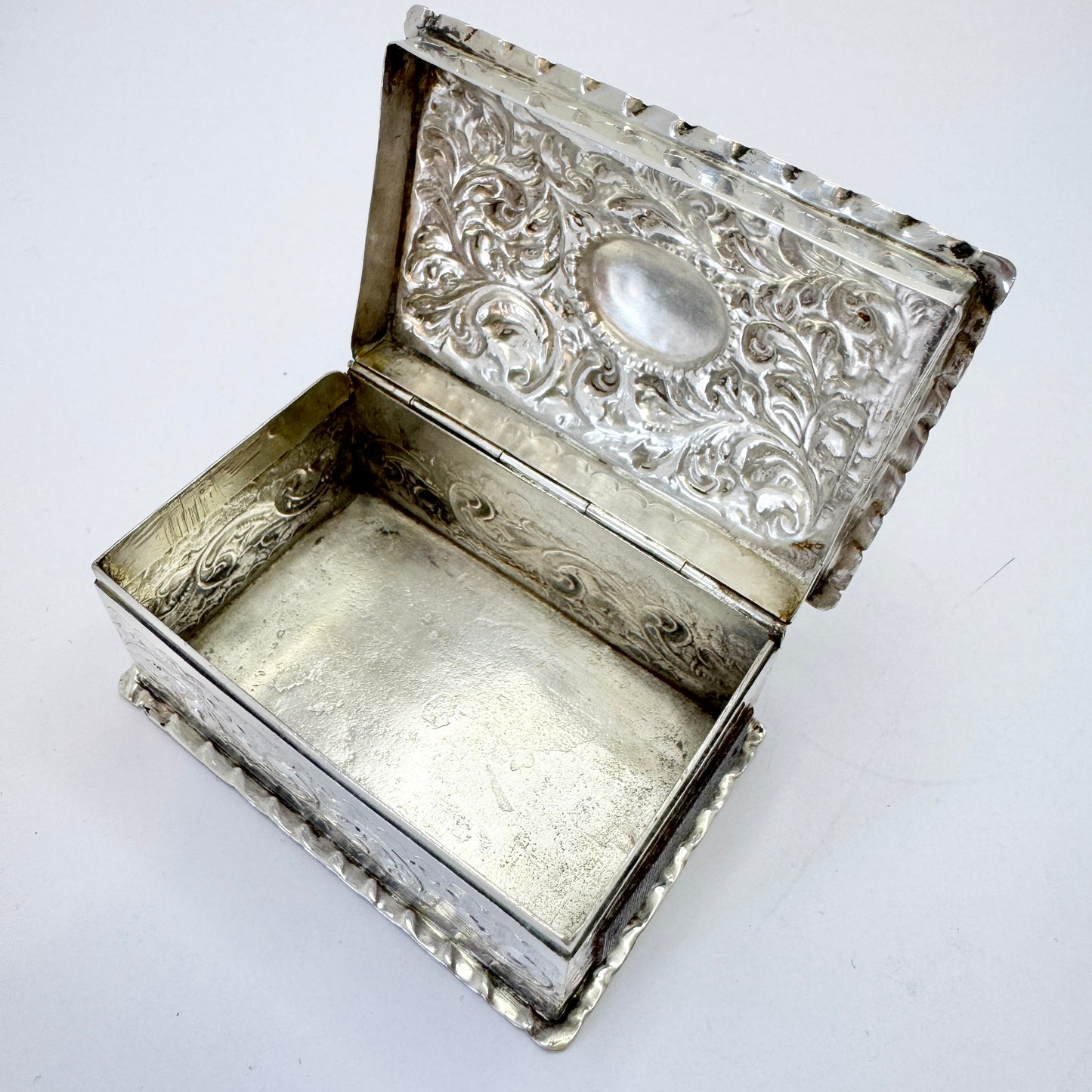London 1888. Antique Victorian Sterling Silver Table Match Box.