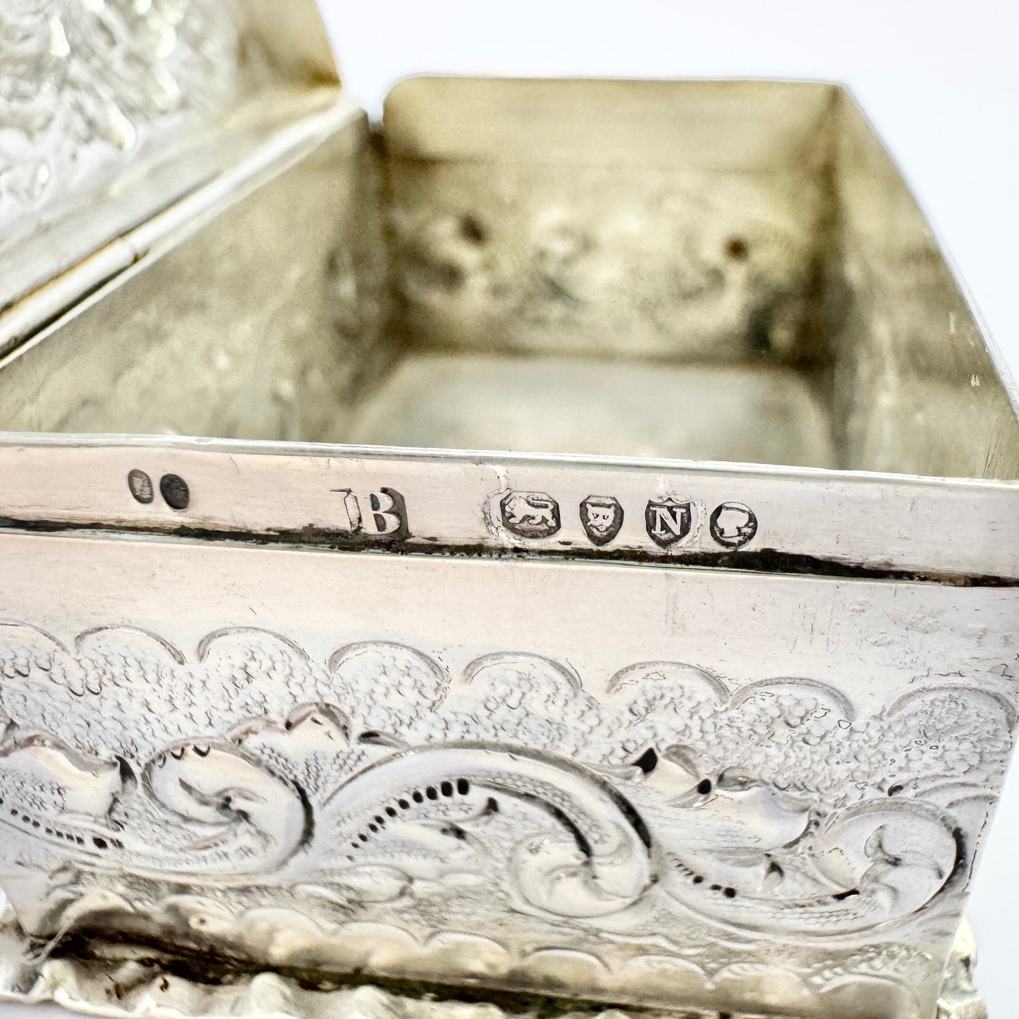 London 1888. Antique Victorian Sterling Silver Table Match Box.