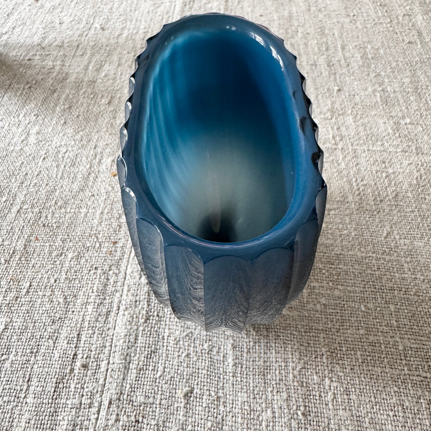 Vicke Lindstrand for Kosta, Sweden 1950s. Blu Glass Vase.
